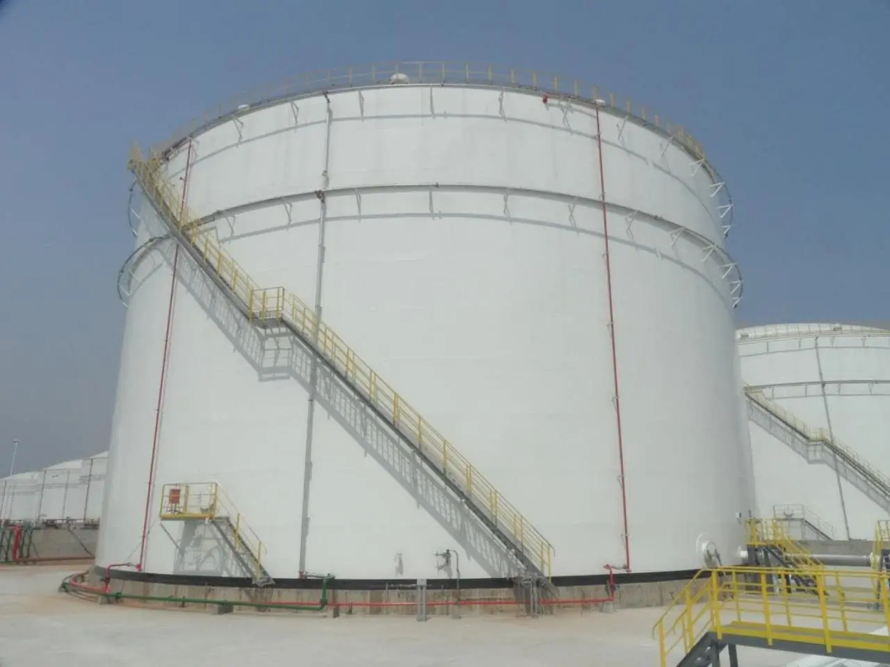 Industrial storage tanks
